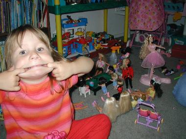 Sianna playing with her barbies - March 2002